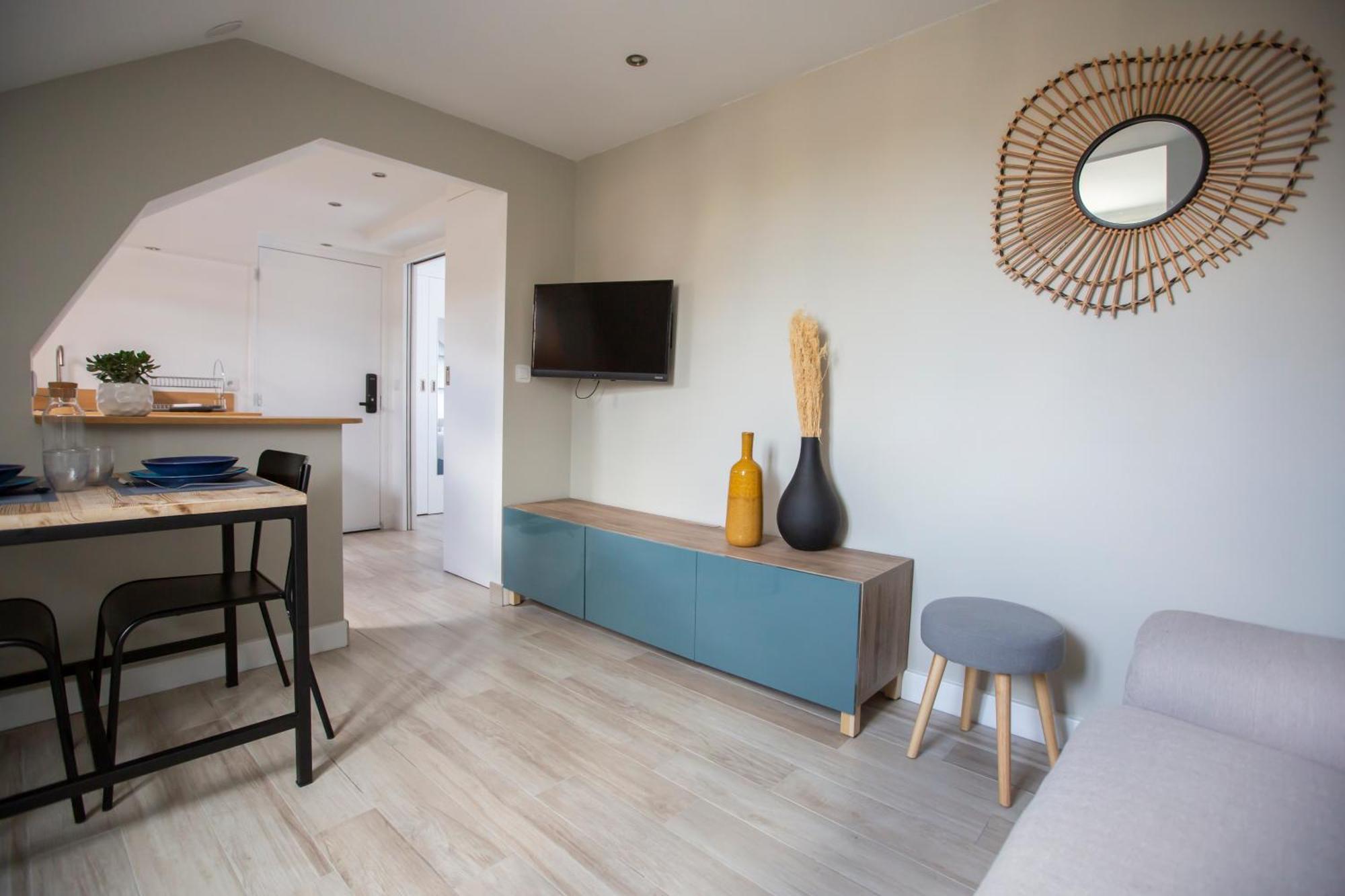 Modern Apartement In The City Center. Poissy Eksteriør billede